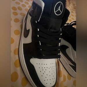 Nike women Black and White Sneakers